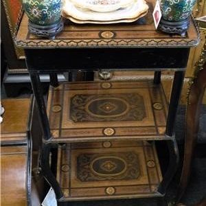 English Three-tier stand (V499)