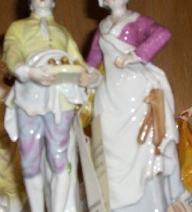 Pair Meissen figurines (V13)